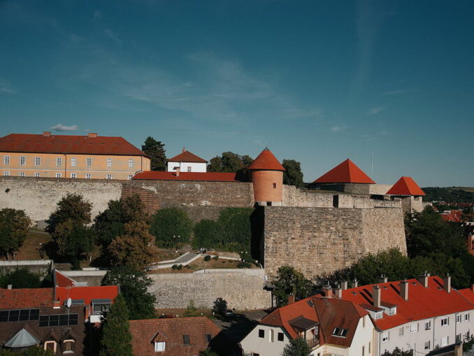 Эгерская крепость, Венгрия