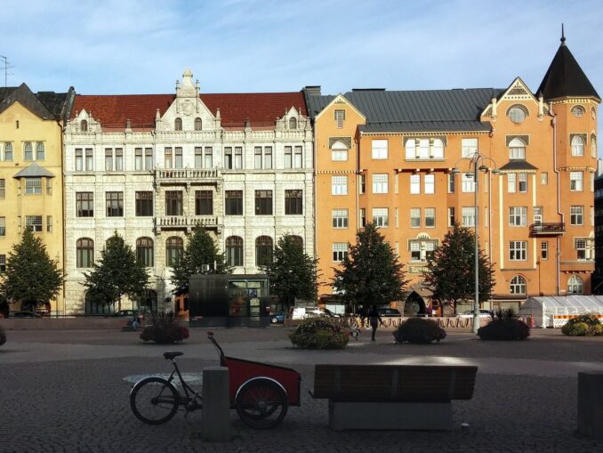 Хельсинки, дома рядом с паромным терминалом, фото @jaripepe/Pixabay.com В центре Хельсинки можно увидеть массу красивых домов