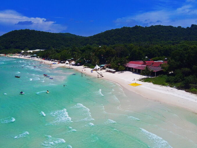 Весной на Фукуоке можно купаться и загорать
