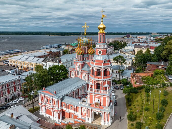 Рождественская церковь в Нижнем Новгороде Рождественскую церковь в Нижнем Новгороде туристу стоит посмотреть в первую очередь