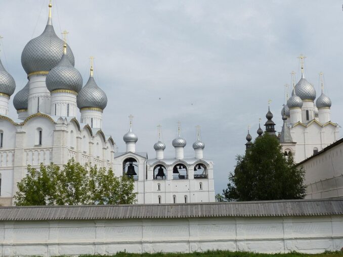 Звонница Ростовского кремля, Россия, фото @falco/Pixabay.com Успенский собор и звонница - пглавные достопримечательности Ростова Великого