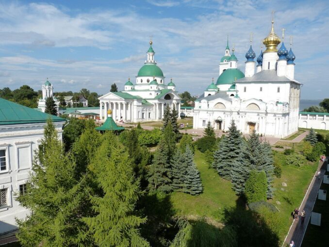 Спасо-Яковлевский Димитриев монастырь в Ростове, фото @falco/Pixabay.com Спасо-Яковлевский Димитриев монастырь - одно из самых интересных мест в Ростове Великом