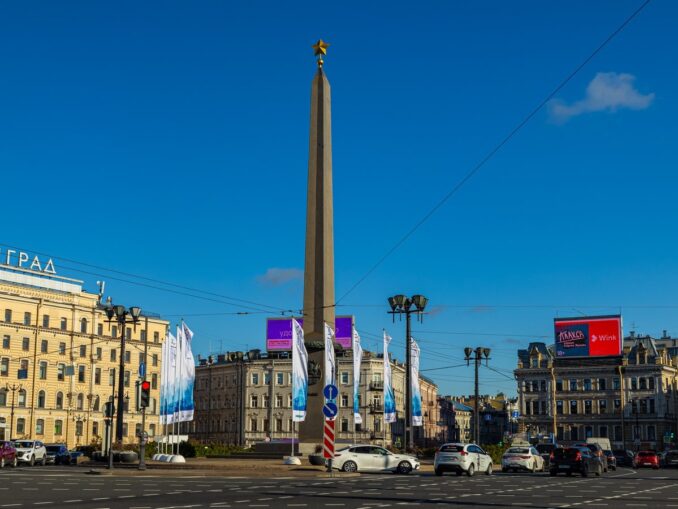 Площадь Восстания в Санкт-Петербурге - самый центр города