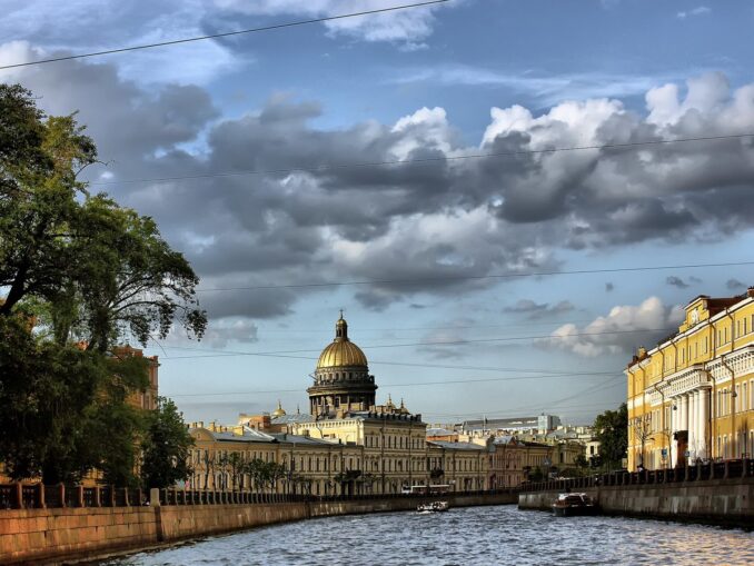 Юсуповский дворец в Санкт-Петербурге можно осмотреть с экскурсией