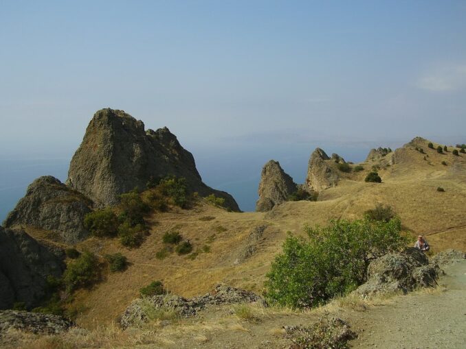 Карадаг, Крым, фото @Roma Neus/Wikimedia Commons Неподалеку от Судака можно посетить Карадагский заповедник