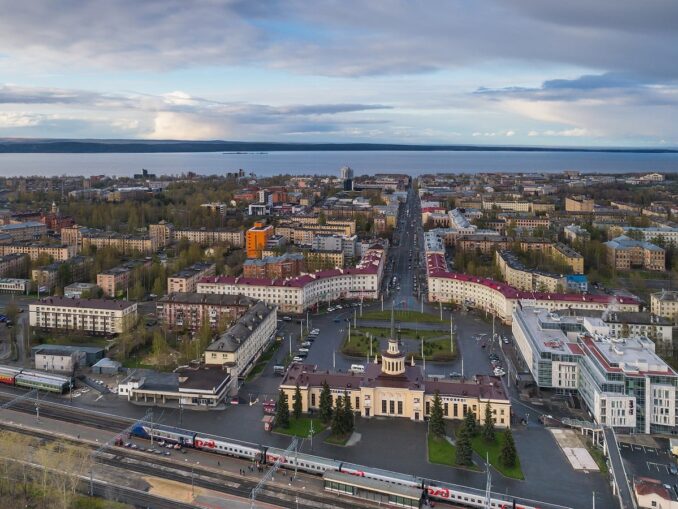Вокзал в Петрозаводске можно посмотреть в первую очередь