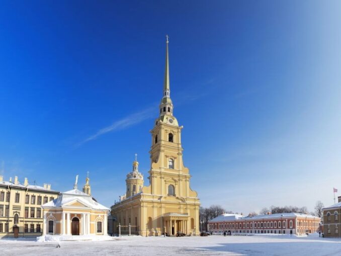 Петропавловский собор - первое, что нужно посетить в Петропавловской крепости