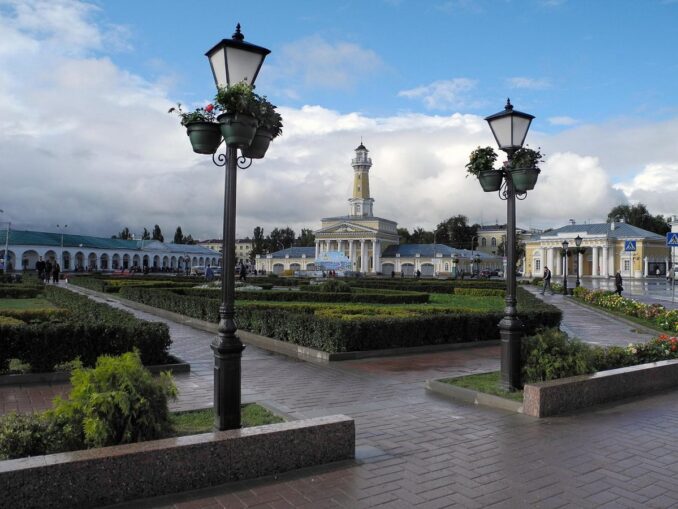 Сусанинская площадь в Костроме, фото @IRINA/Pixabay.com На Сусанинскую площадь в Костроме нужно сходить в первую очередь