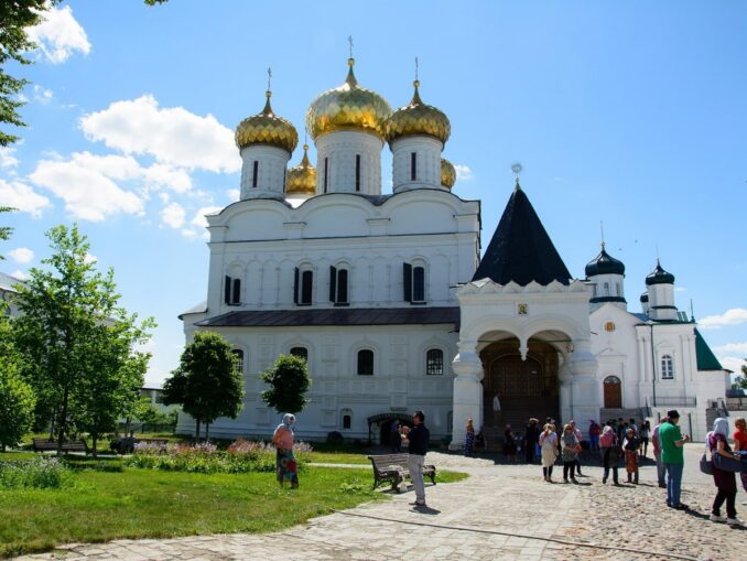 Ипатьевский монастырь в Костроме, фото @alessandra barbieri/Pixabay.com Ипатьевский монастырь - главная достопримечательность Костромы