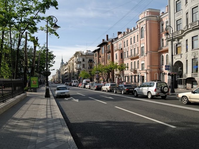 Петроградская сторона, Санкт-Петербург в августе, фото с сайта Tripster.ru В августе в Санкт-Петербурге не очень много туристов