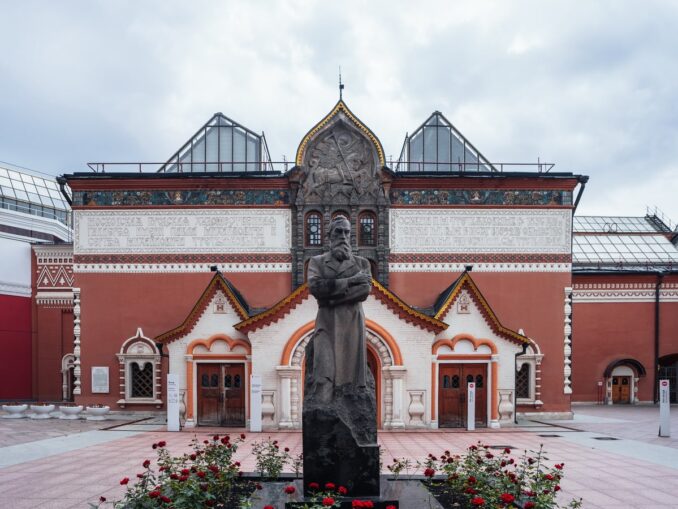Третьяковская галерея в Лаврушинском переулке в Москве Третьяковскую галерею нужно посетить в Москве летом