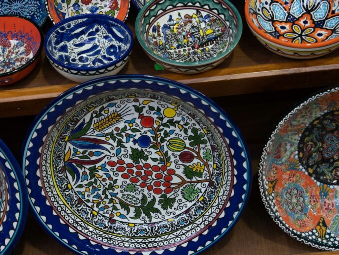 Керамические декоративные тарелки в Крыму Керамические декоративные тарелки - хорошие сувениры из Крыма