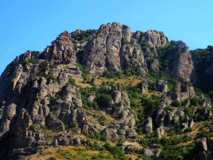 Демерджи и Долину Привидений в Алуште в Крыму хочет посетить любой турист