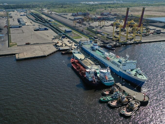 Автомобильно-железнодорожный паромный комплекс в порту «Усть-Луга», фото @Novotrans/Wikimedia Commons Паромный комплекс в Усть-Луг