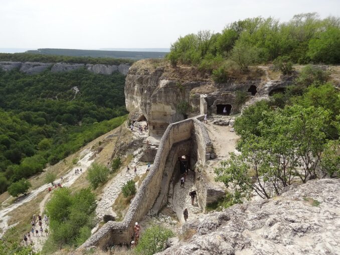 Пещерный город Чуфут-Кале в Бахчисарае
