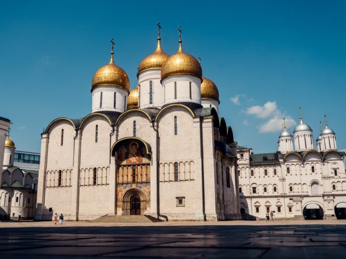 Успенский собор, Кремль, Москва В Московском кремле стоит посетить Успенский собор
