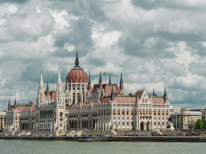 Парламент Венгрии, фото @Nicolás Perondi/pexels.com В Парламент Венгрии нужно сходить в Будапеште в первую очередь