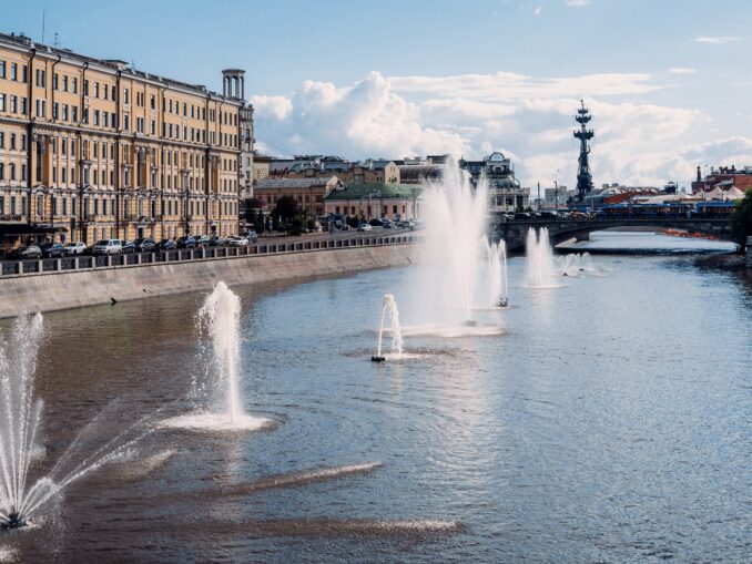 Водоотводный канал, Москва Водоотводный канал в Москве прорыли для того, чтобы покончить с наводнениями