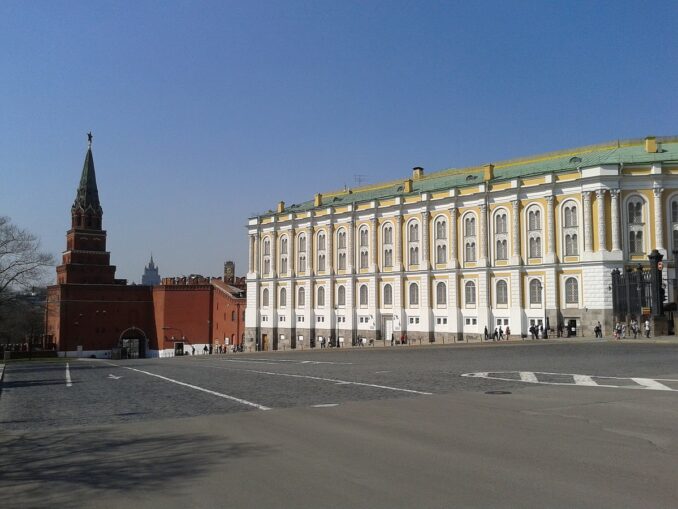 Выставка Алмазного фонда располагается на территории Московского Кремля в здании Оружейной палаты Московский Кремль. Оружейная палата
