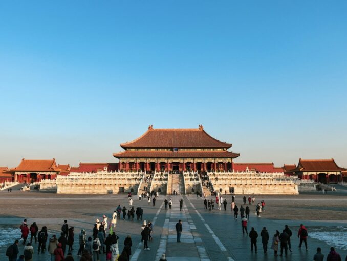 Запретный город в Пекине в декабре, фото unsplash.com/@Bao Menglong Температура воздуха в Пекине в декабре падает ниже 0 градусов