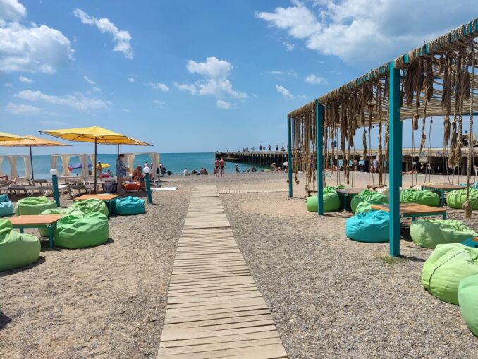 Пляж в Новофедоровке в Крыму понравится детям
