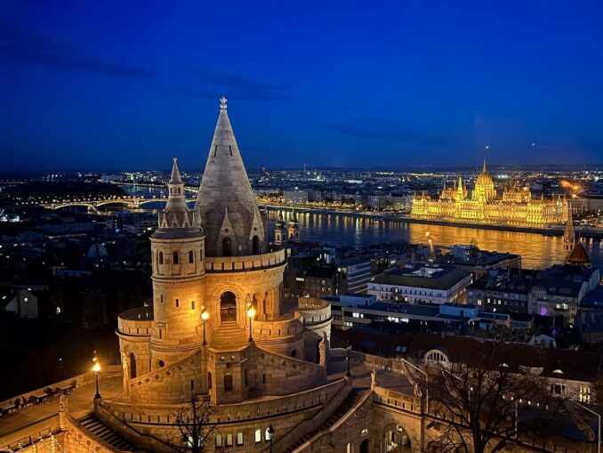 Рыбацкий бастион в Будапеште в марте, фото robertsandru96/Pixabay.com Рыбацкий бастион нужно посмотреть в Будапеште обязательно