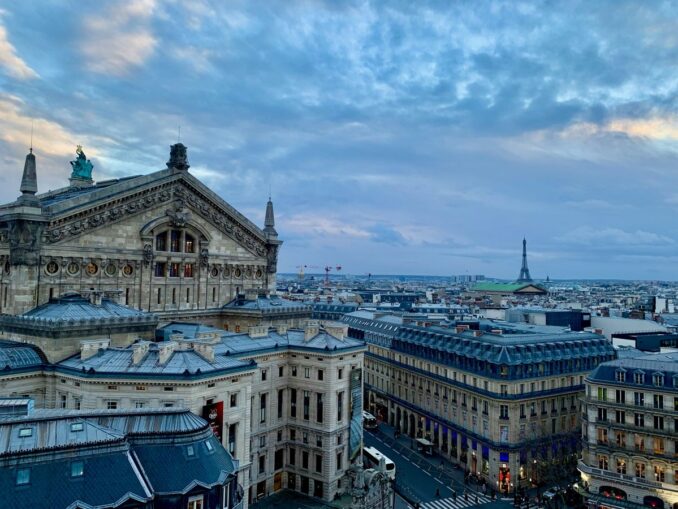 Оперный театр Гарнье в Париже, фото unsplash.com/@hu67et Оперный театр Гарнье обязательно нужно увидеть в Париже в марте