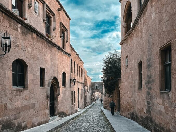 Родос в Греции в марте, фото unsplash.com/@mancunianrookie На Родосе в Греции в марте теплее всего