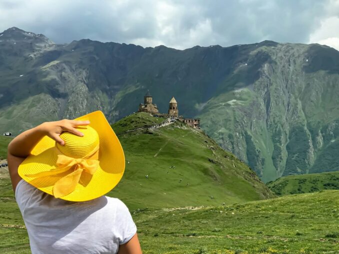 Троицкая церковь в Грузии, фото unsplash.com/@marishkunebi Троицкая церковь - путешествие в Грузию на машине поможет увидеть массу интересных мест