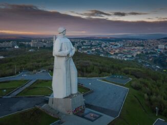"Алеша" - в Мурманске летом время белых ночей