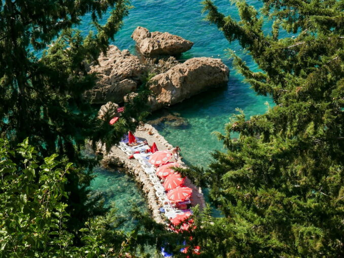 Пляж и море в Анталии, фото unsplash.com/@Antonia Perlinger Пляж в Анталии - температура моря в Турции в мае достигает +21-22 градусов Цельсия