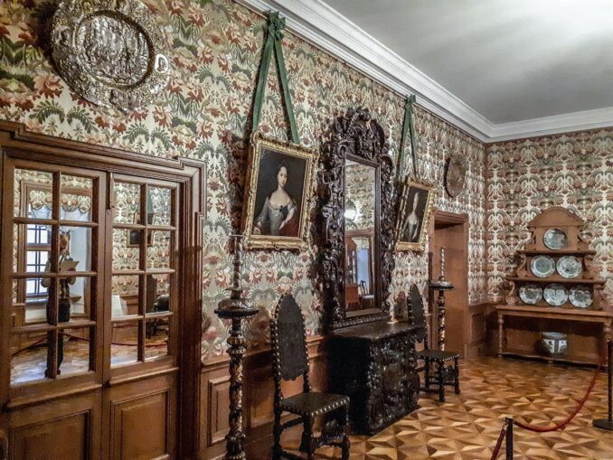 Меншиковский дворец в Санкт-Петербурге - один из самых интересных