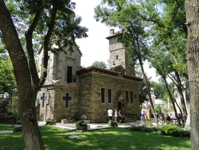 Старый парк в Кабардинке нужно посмотреть в поселке в первую очередь