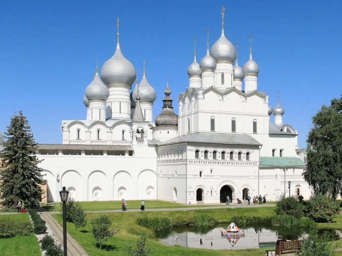 Ростов Великий - один из тех городов Золотого кольца, куда нужно поехать из Москвы на все выходные