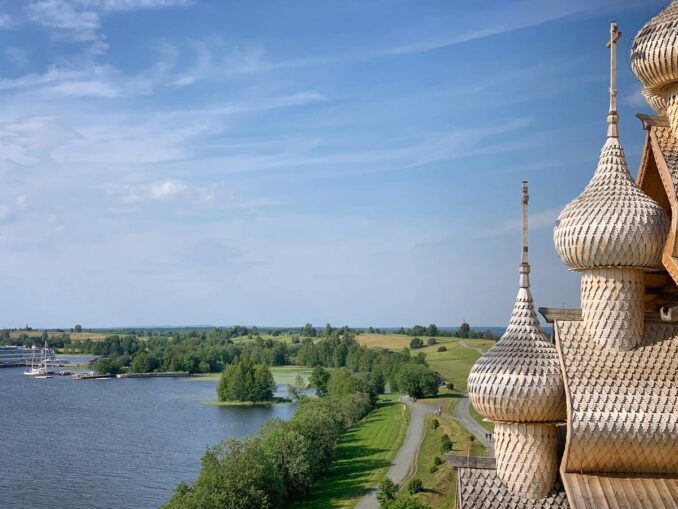 Кижи в июне, Карелия, фото @Sergei Gussev/pexels.com Кижи - в начале лета в Карелию ехать лучше всего