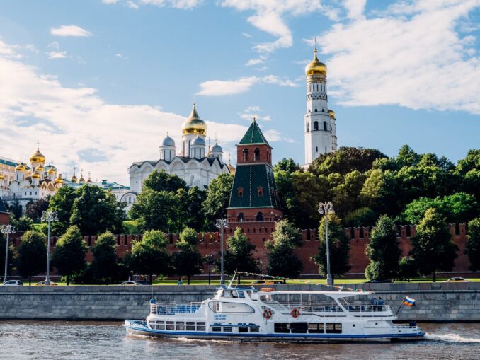 Москва - в столицу России лучше всего ехать летом