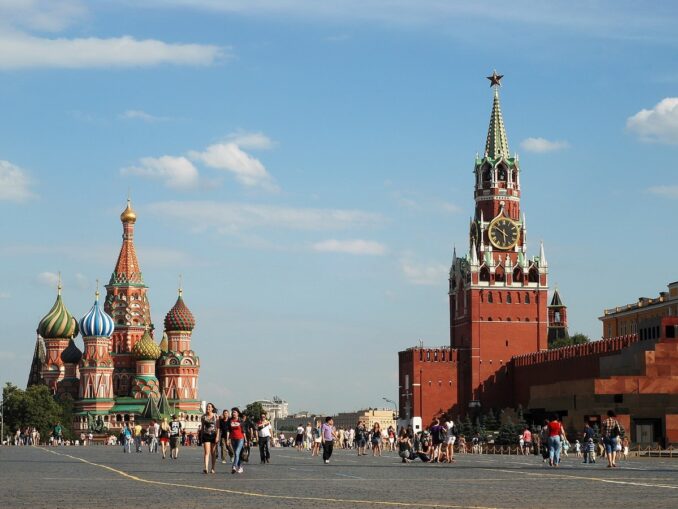 Красная площадь - в Москву в России туристы часто едут именно в августе