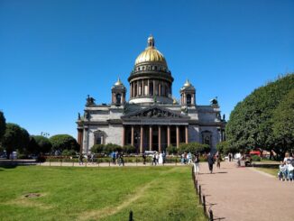 Исаакиевский собор - в Санкт-Петербург в августе стоит ехать!