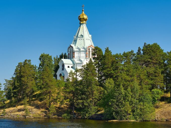 Валаам в Карелии, фото @Alexxx1979/Wikimedia Commons В России в июле можно поехать на Валаам в Карелии
