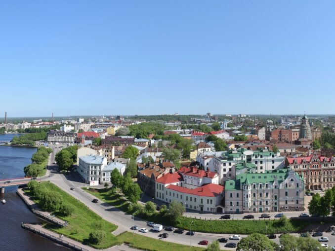 Старый Выборг, вид с башни, фото @Raita Futo/Wikimedia Commons До Выборга стоит добраться, чтобы увидеть старый город