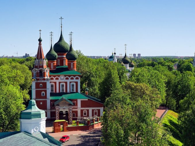 Церковь Михаила Архангела, Ярославль, фото @Alexxx1979/Wikimedia Commons Церковь Михаила Архангела - в Ярославль стоит приехать из Москвы на пару дней