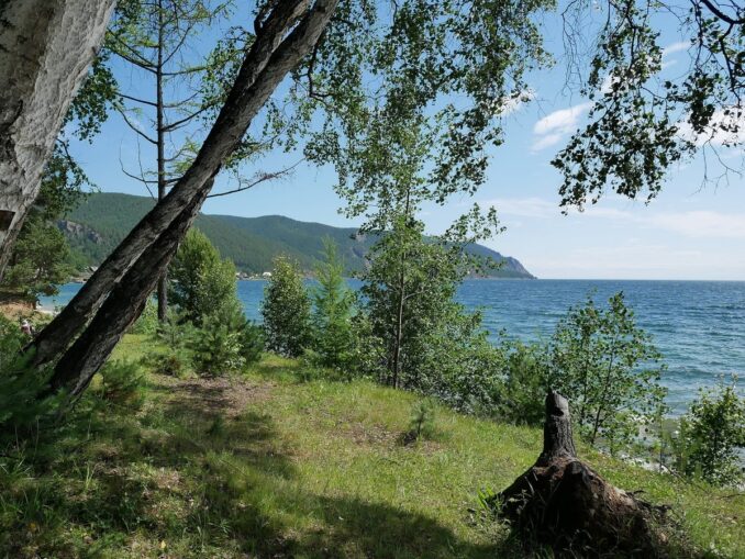 Байкальский пейзаж - природа здесь исключительно красива, фото @FrankBothe, Wikimedia Commons Байкал - самое глубокое озеро в мире