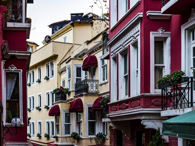 Район Бейоглу в Стамбуле, фото @hulkiokantabak/Pixabay.com Район Бейоглу в Стамбуле отлично подходит для ночевки туриста