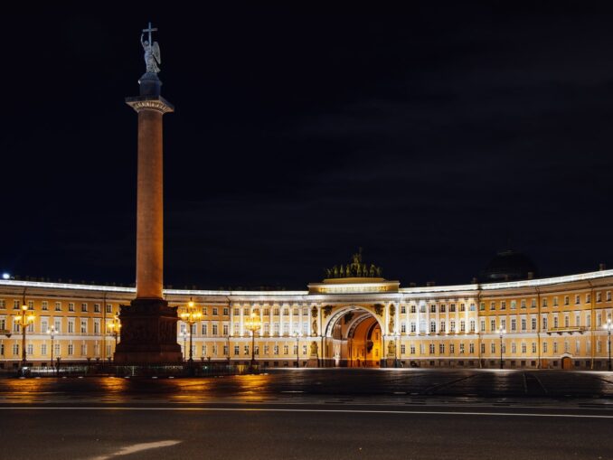 Александровская колона и Главный Штаб, фото disk.yandex.ru/d/g991vRTU3uvmOA Александровскую колонну и Главный Штаб нужно обязательно увидеть в Питере