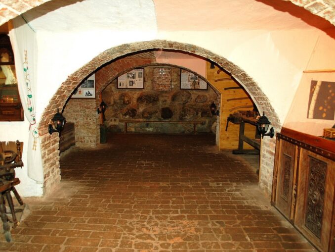 Замок Вальдау, Калининградская область, фото @Helena Lazareva/Wikimedia Commons В Калининградской области нужно съездить на машине в замок Вальдау