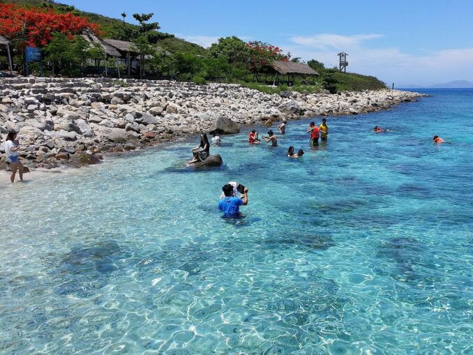 Пляж в бухте Камрань во Вьетнаме, фото @Nguyen Hung Vu/Wikimedia Commons Пляж в бухте Камрань, Вьетнам