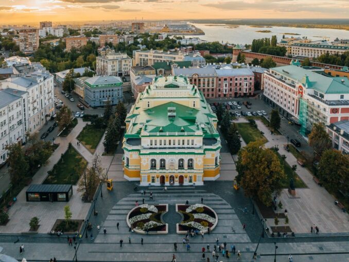Театр драмы имени Горького - до Нижнего Новгорода можно быстро добраться из Москвы на машине или поезде