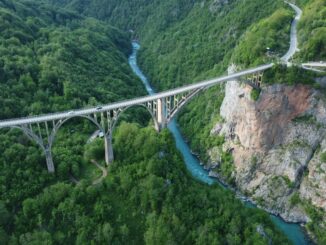 Каньон Тары - в сентябре в Черногории стоит нежаркая погода