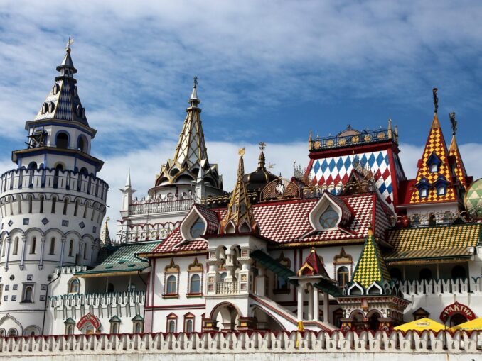 Измайловский Кремль в Москве, фото @zoosnow/Pixabay.com Измайловский Кремль - одна из интересных достопримечательностей Москвы