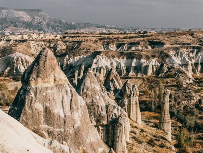 Одна из "Долин любви" в Каппадокии, фото @Meruyert Gonullu/pexels.com Долина любви в Каппадокии - одна из главных достопримечательностей